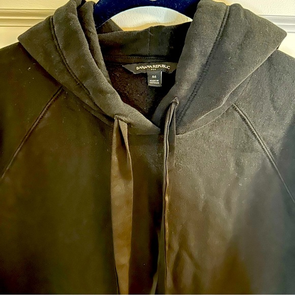 Banana Republic Black Hoodie - Picture 3 of 4